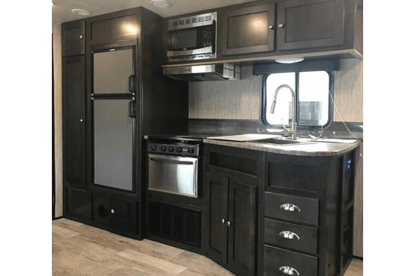 2019 HEARTLAND SUNDANCE XLT WITH TWO SEPARATE BEDROOMS!!