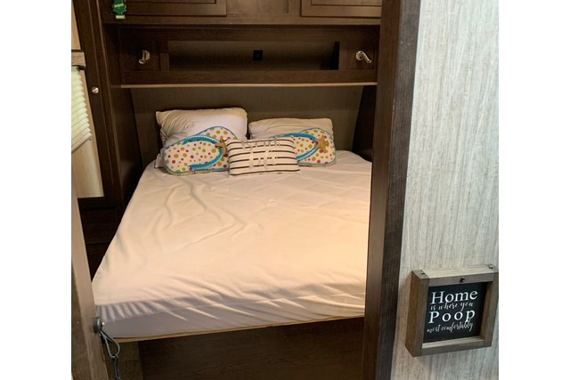 2019 HEARTLAND SUNDANCE XLT WITH TWO SEPARATE BEDROOMS!!