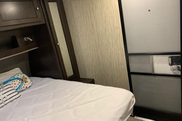 2019 HEARTLAND SUNDANCE XLT WITH TWO SEPARATE BEDROOMS!!