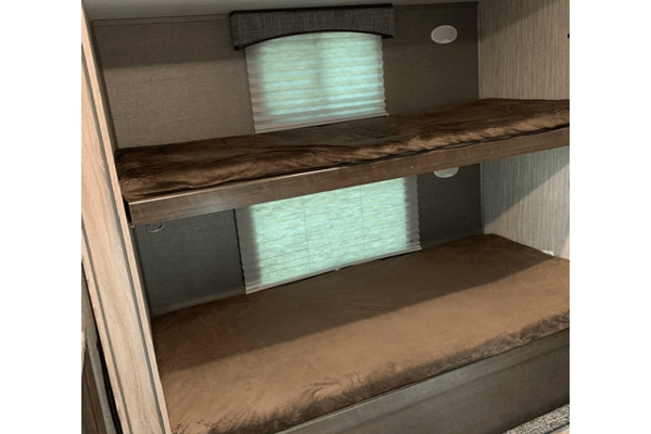 2019 HEARTLAND SUNDANCE XLT WITH TWO SEPARATE BEDROOMS!!