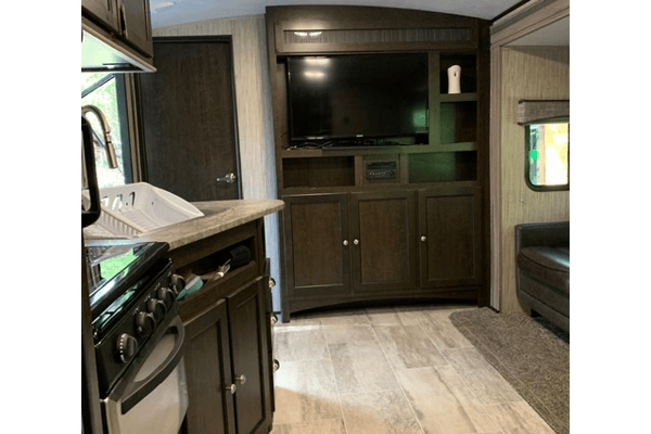 2019 HEARTLAND SUNDANCE XLT WITH TWO SEPARATE BEDROOMS!!