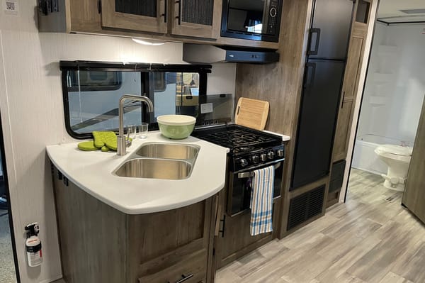 2021 Pioneer BH270 Travel Trailer