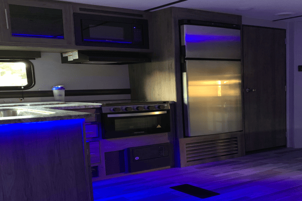 Richard's 270 zinger Lite by Crossroads 270 zinger Lite Travel Trailer