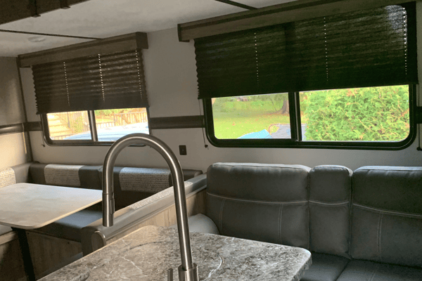 Richard's 270 zinger Lite by Crossroads 270 zinger Lite Travel Trailer
