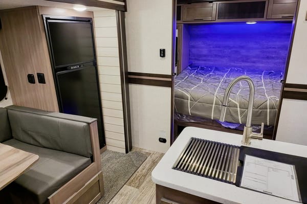 Brand New 2022 Crossroads Sunset Trail Super Lite Travel Trailer