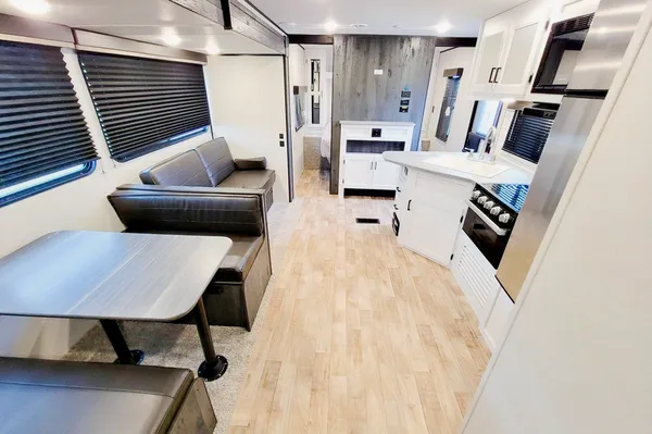 Z RV Adventures "MOON"