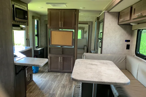 That Parkdale RV | Family-Friendly, Downtown TO, 6 Seats & Beds