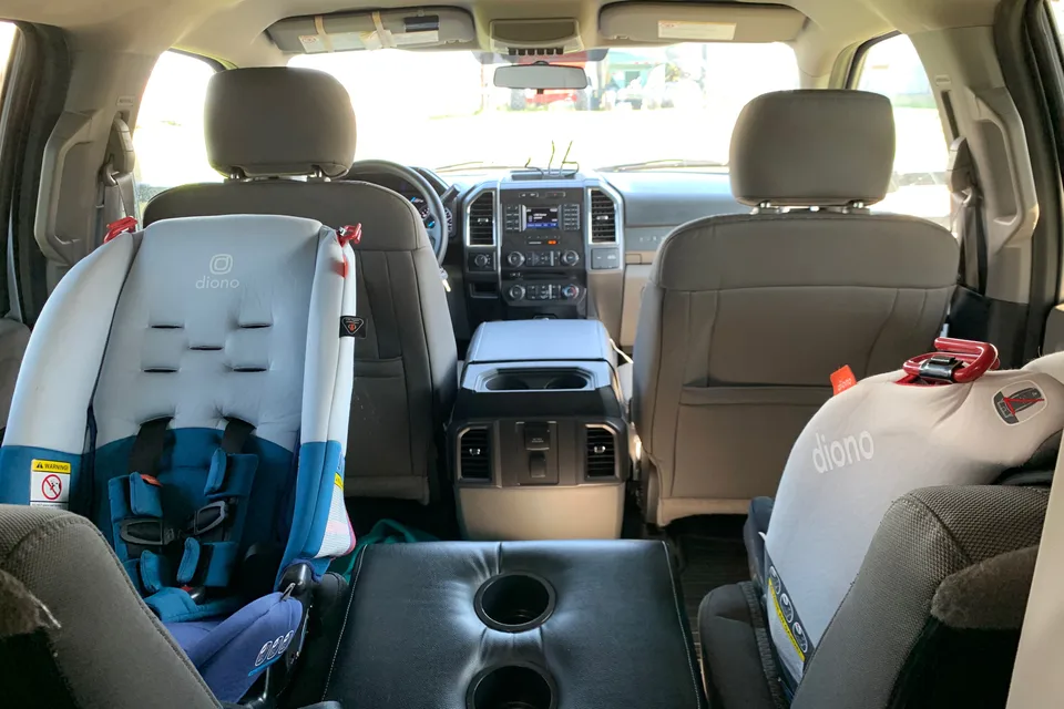 That Parkdale RV | Family-Friendly, Downtown TO, 6 Seats & Beds