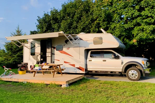 That Parkdale RV | Family-Friendly, Downtown TO, 6 Seats & Beds