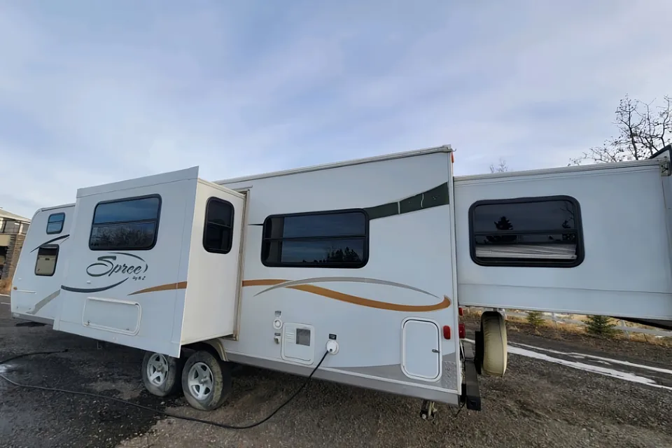 Jessica's 30’ Spree Trailer 2 slides