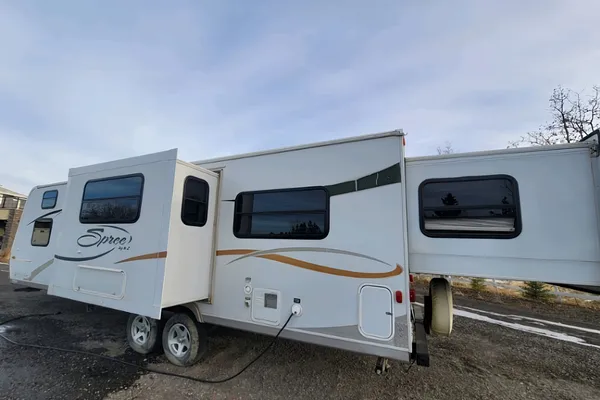 Jessica's 30’ Spree Trailer 2 slides