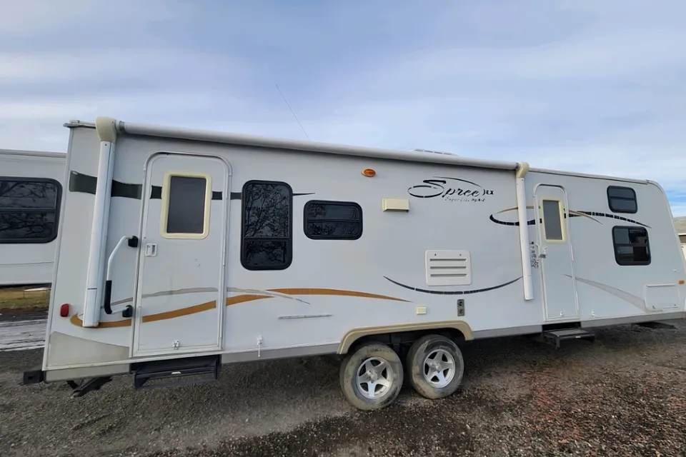 Jessica's 30’ Spree Trailer 2 slides
