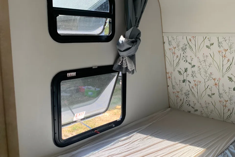Jessica's 30’ Spree Trailer 2 slides
