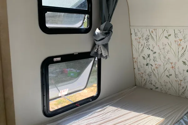 Jessica's 30’ Spree Trailer 2 slides