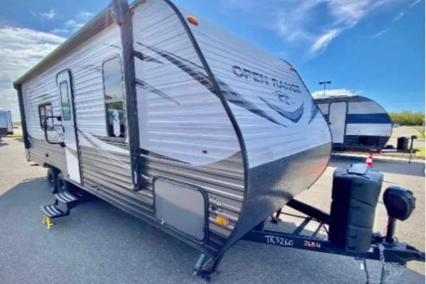 Ranger 1 - Clean and modern - separate Queen bedroom!