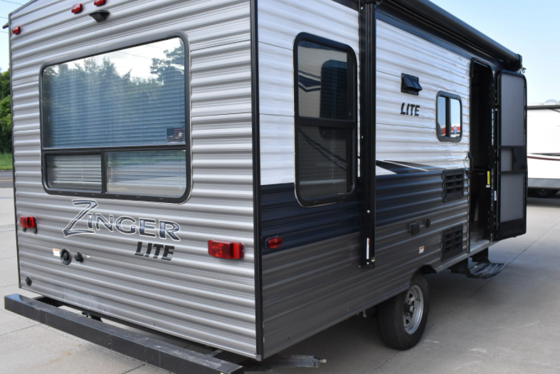 Brand new RV 18ft Crossroads 1800 RD Travel Trailer