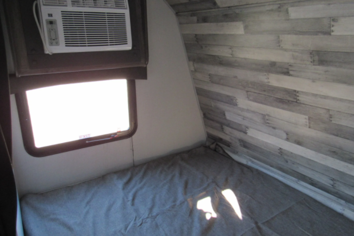 Brand new RV 18ft Crossroads 1800 RD Travel Trailer