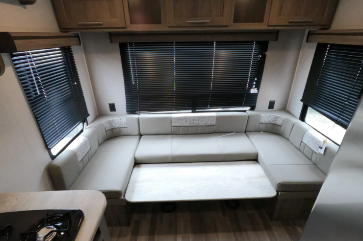 Brand new RV 18ft Crossroads 1800 RD Travel Trailer