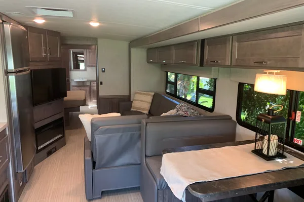 ADVENTURER CLASS A-200 MILES INCL. PER DAY
