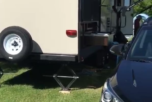 Robert's Mpg 2800 qb Travel Trailer