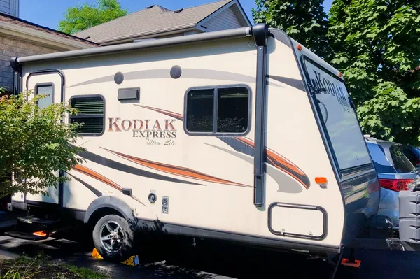 FAMILY HYBRID CAMPER