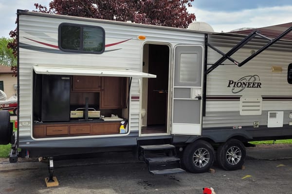 Allan's Pioneer Dq30 Travel Trailer