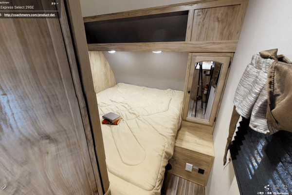 Machenzi's Coachmen FREEDOM EXPRESS 29SE Travel Trailer