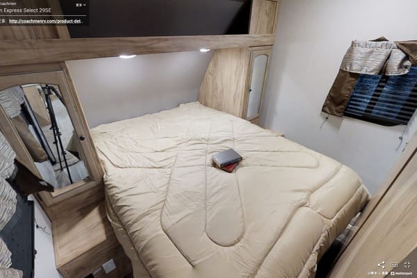 Machenzi's Coachmen FREEDOM EXPRESS 29SE Travel Trailer