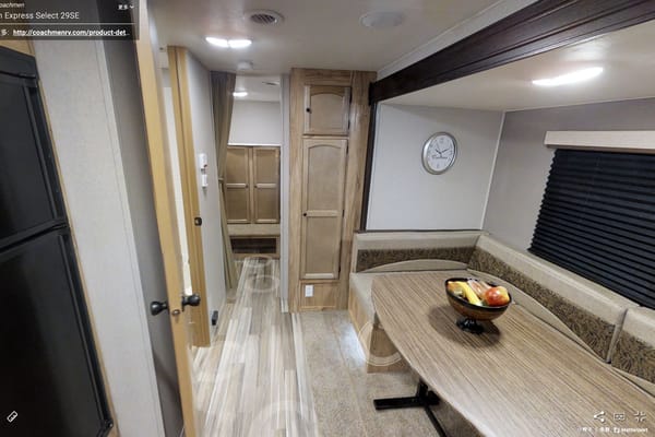 Machenzi's Coachmen FREEDOM EXPRESS 29SE Travel Trailer