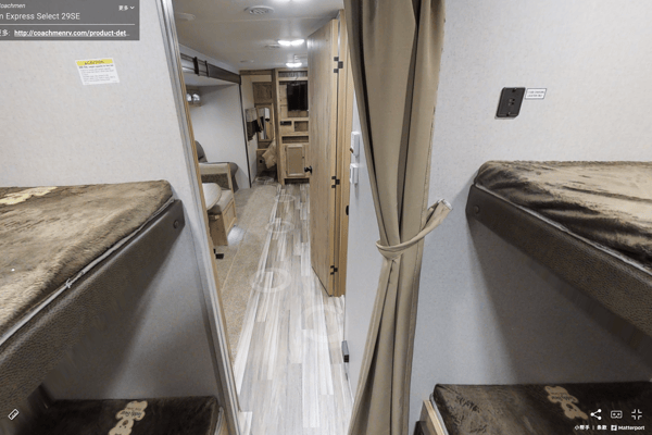 Machenzi's Coachmen FREEDOM EXPRESS 29SE Travel Trailer