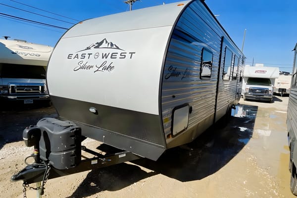 Great American RV's East to West Silver Lake 27K2D
