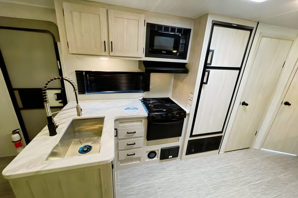 Great American RV's East to West Silver Lake 27K2D