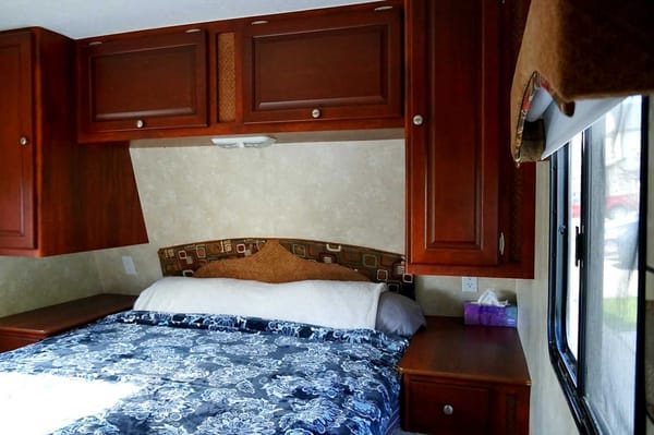 Nathan & Nayely's Thor Summit 28BH Travel Trailer