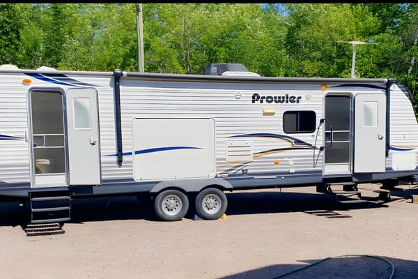 Prowler 30ft- double bunks - outdoor kitchen