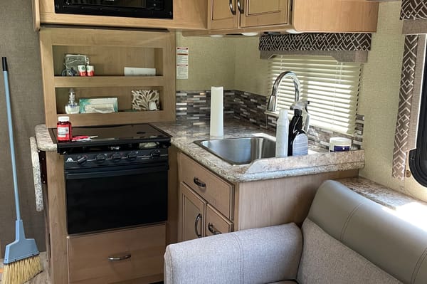 Michael's Thor Motor Coach Four Winds Chateau Class C