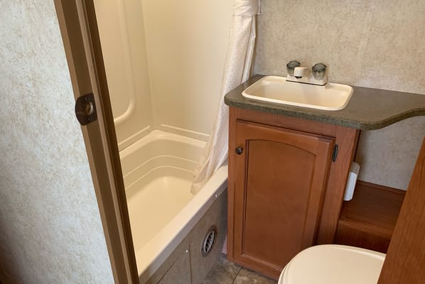 Henry's Gulf Stream Streamlite Ultra Light Travel Trailer