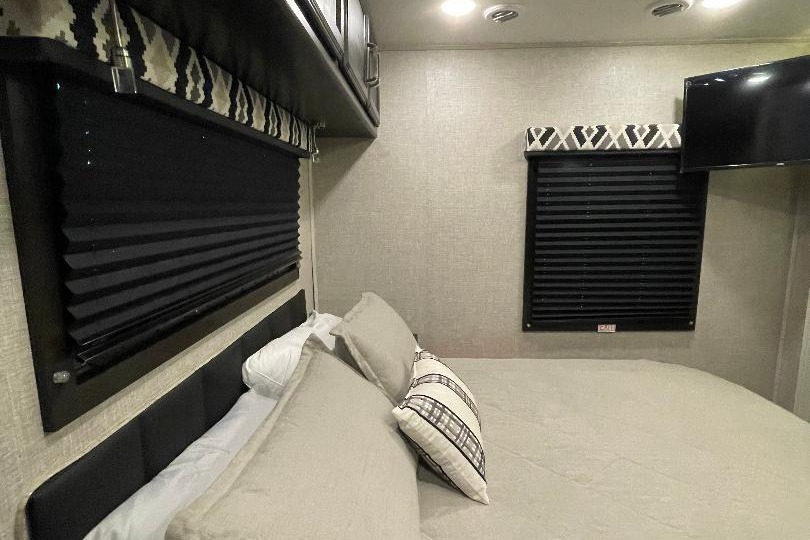 DIERLYS's Jayco REDHAWK Class C