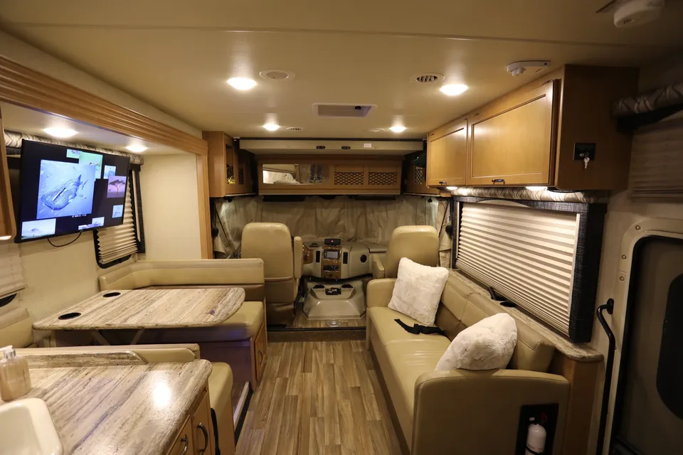 Westley's Thor Motor Coach 31.1bh Class A