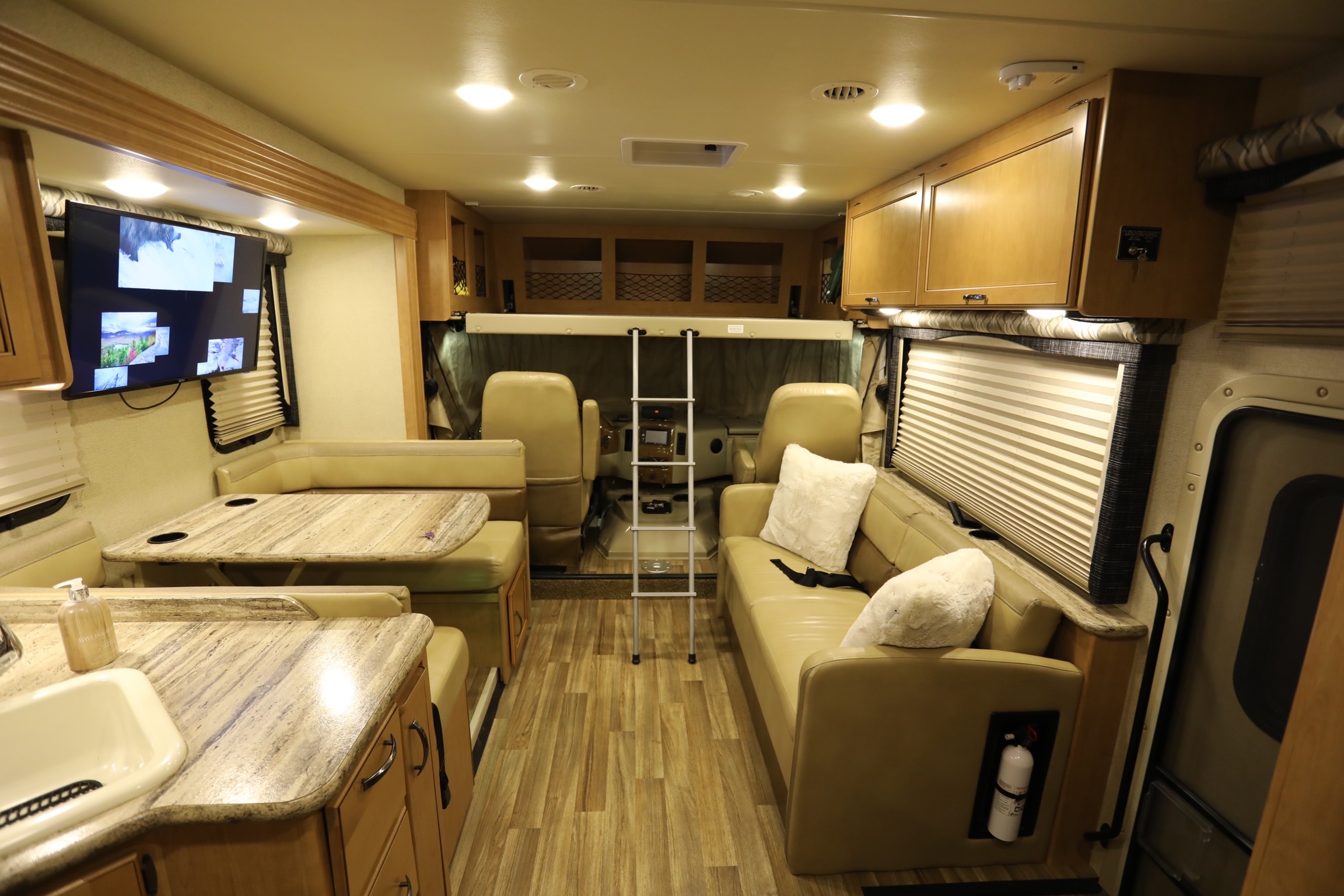 Westley's Thor Motor Coach 31.1bh Class A