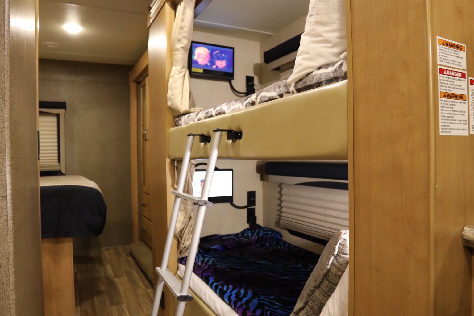 Westley's Thor Motor Coach 31.1bh Class A