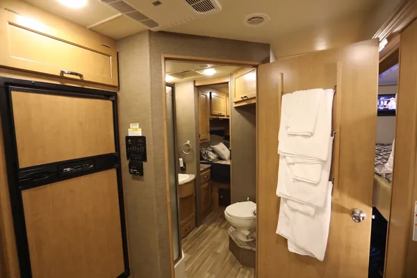 Westley's Thor Motor Coach 31.1bh Class A