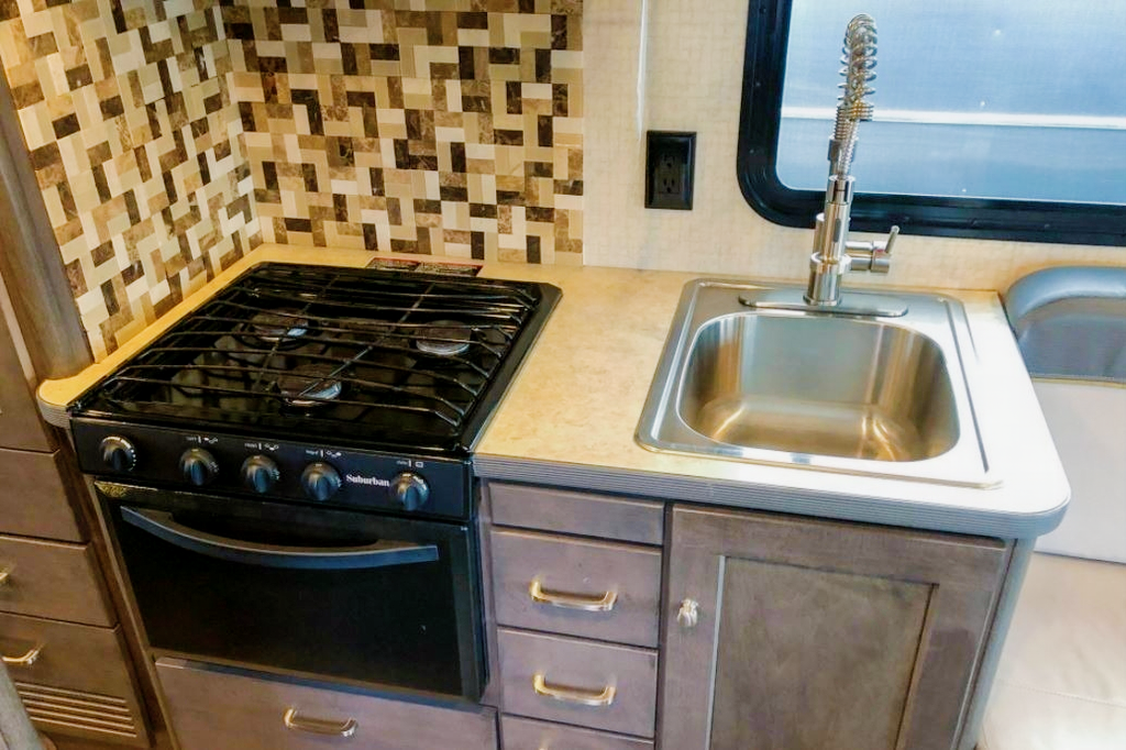 Winnebago Fuse 23T Class C