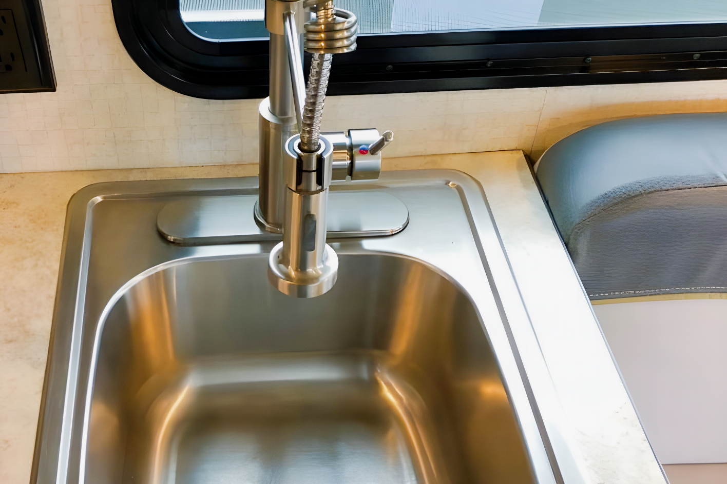 Winnebago Fuse 23T Class C