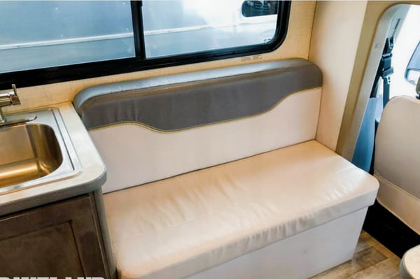 Winnebago Fuse 23T Class C