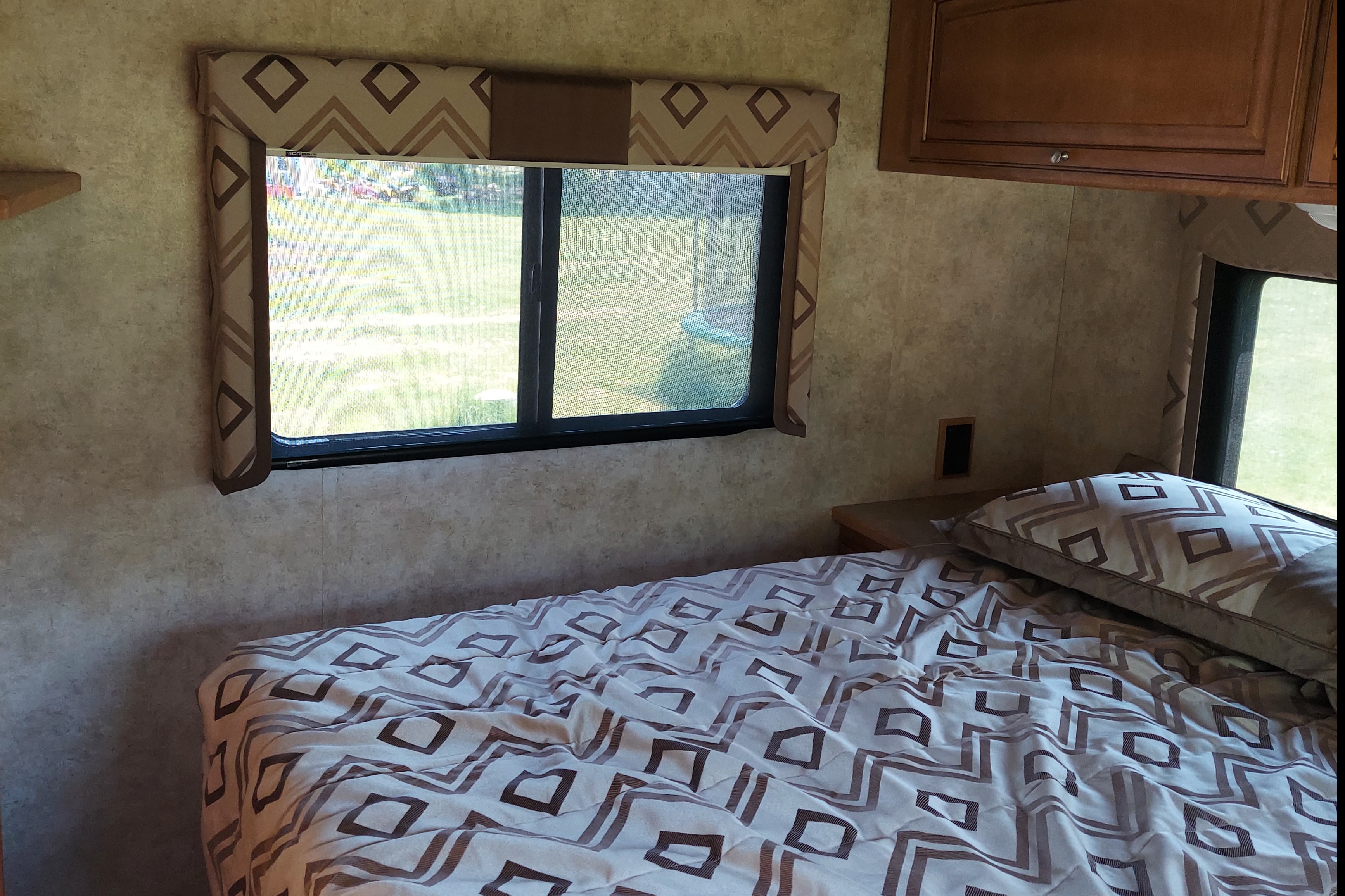 2011 Winnebago Access Class C