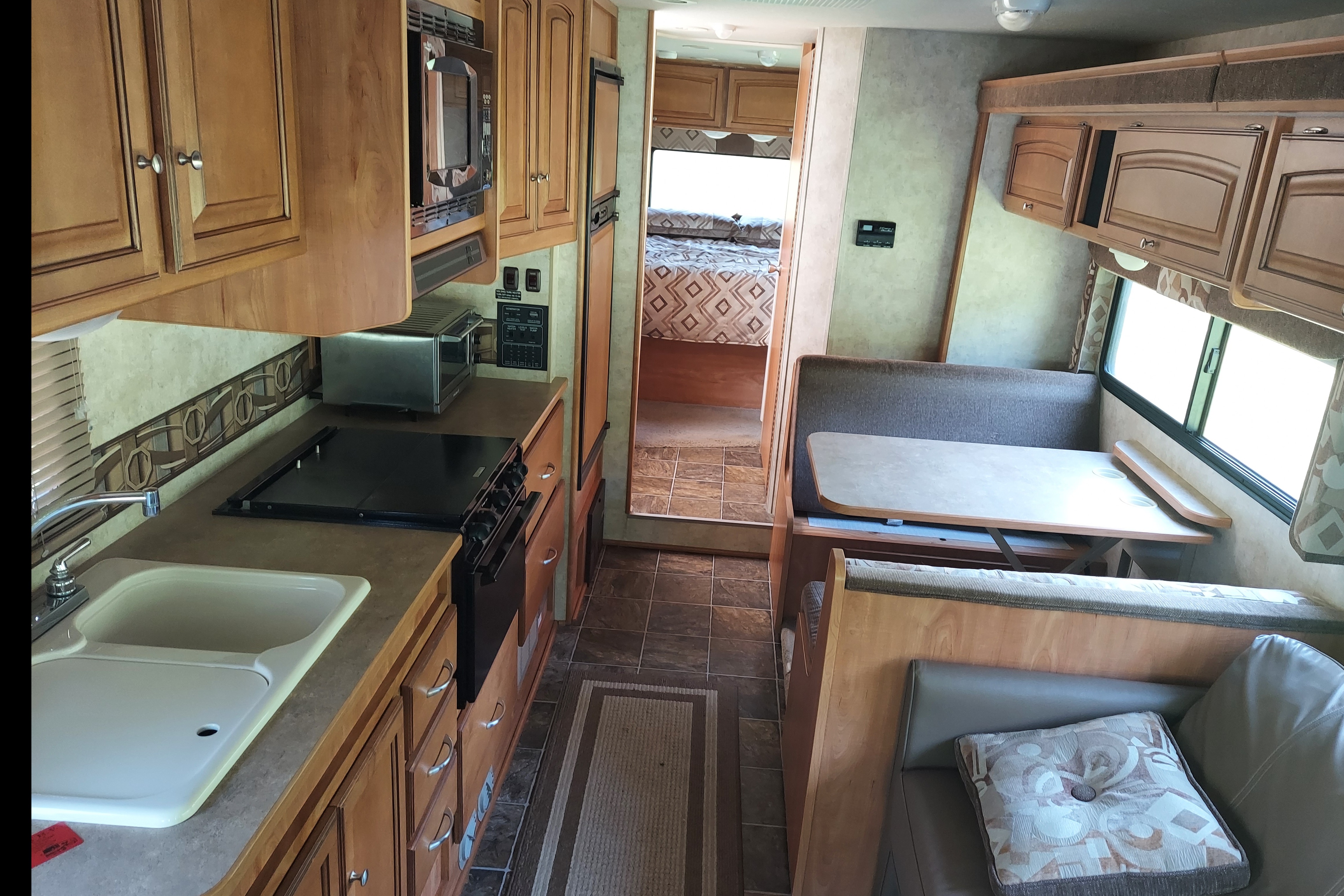 2011 Winnebago Access Class C