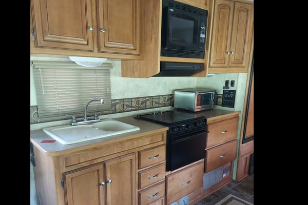 2011 Winnebago Access Class C