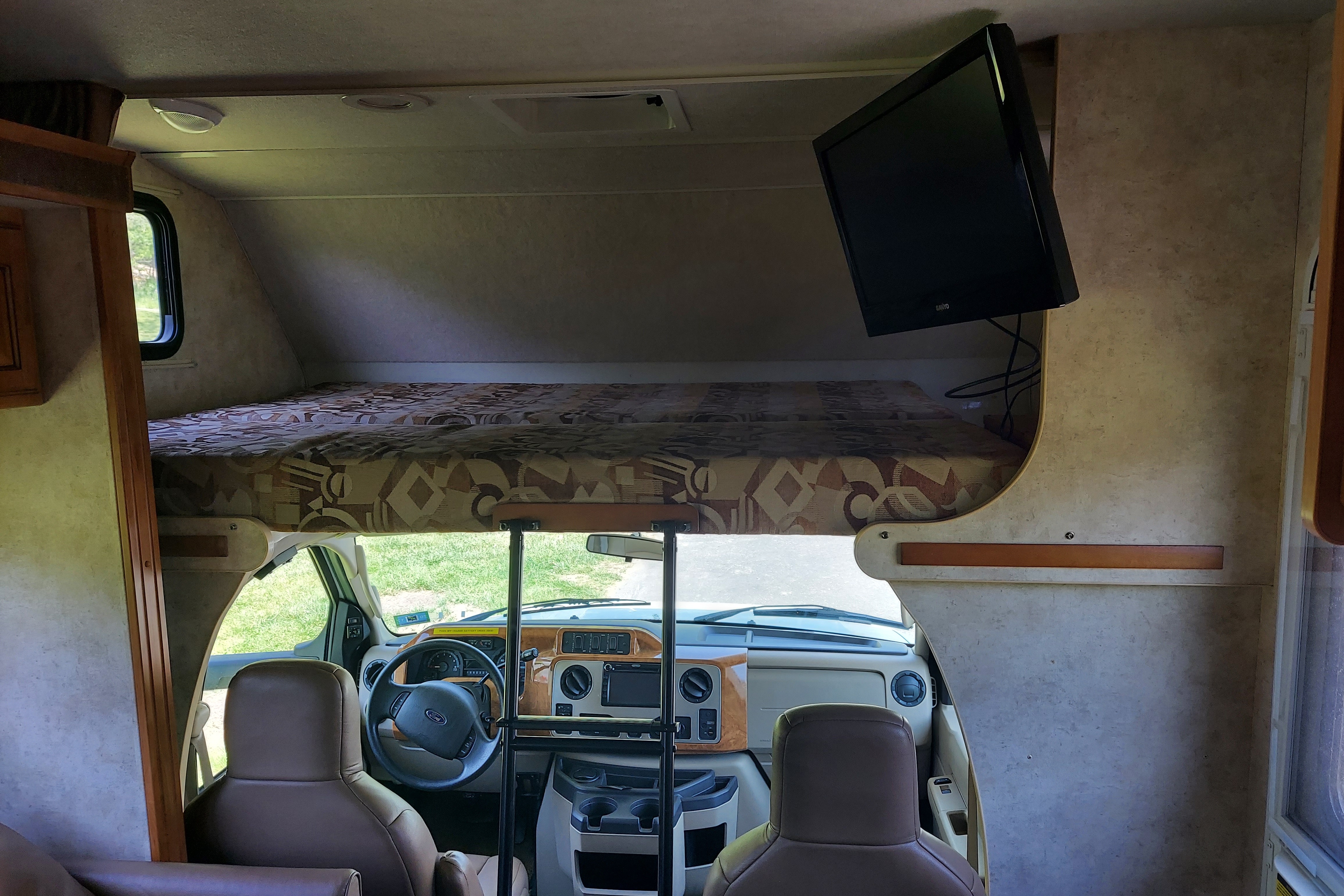 2011 Winnebago Access Class C