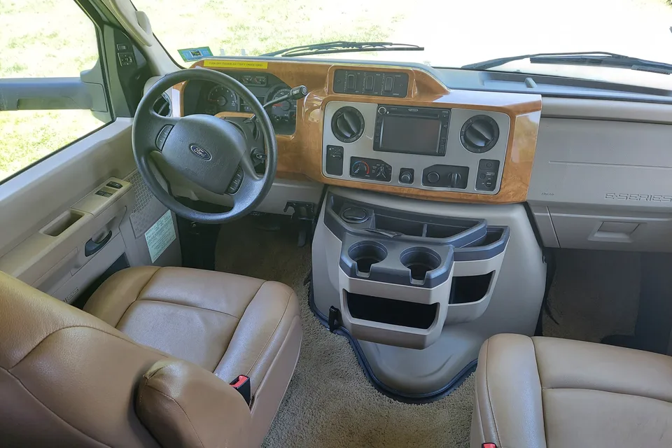 2011 Winnebago Access Class C