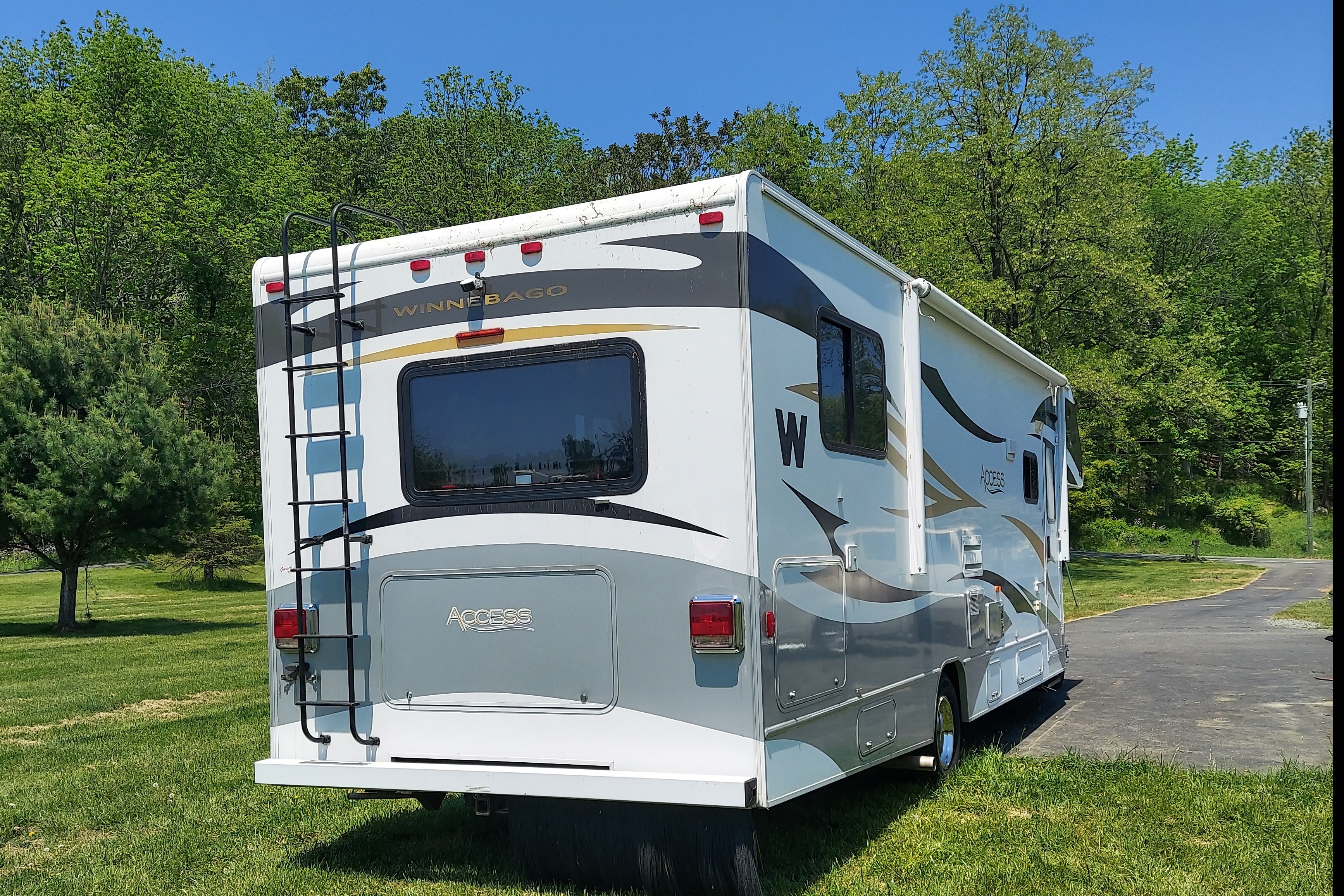 2011 Winnebago Access Class C